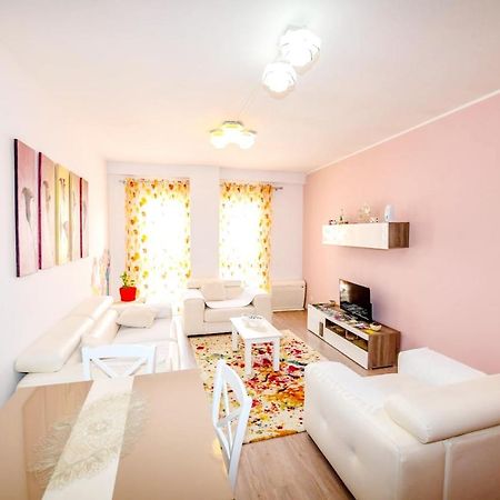Happy Stories' Apartment In City Centre Shkoder Exterior photo